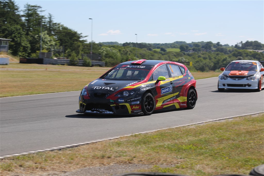 De to i forreste startrække til 1. løb - Kim Lund og bagerst Jakob Borum
(Foto: Motorsporten.dk)